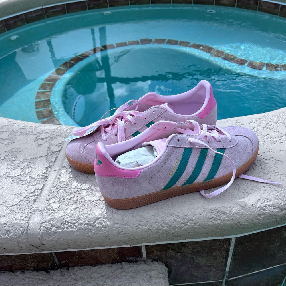Adidas Gazelle J Light Pink and Teal Casual Shoes (RUNS BIG FOR A SIZE 7)